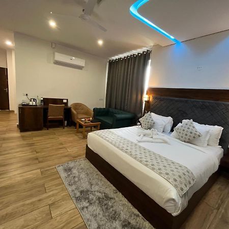 Click Collection The Abode, Dharamshala Hotel ภายนอก รูปภาพ